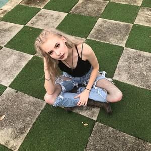 Meet your Posher, Rebecca